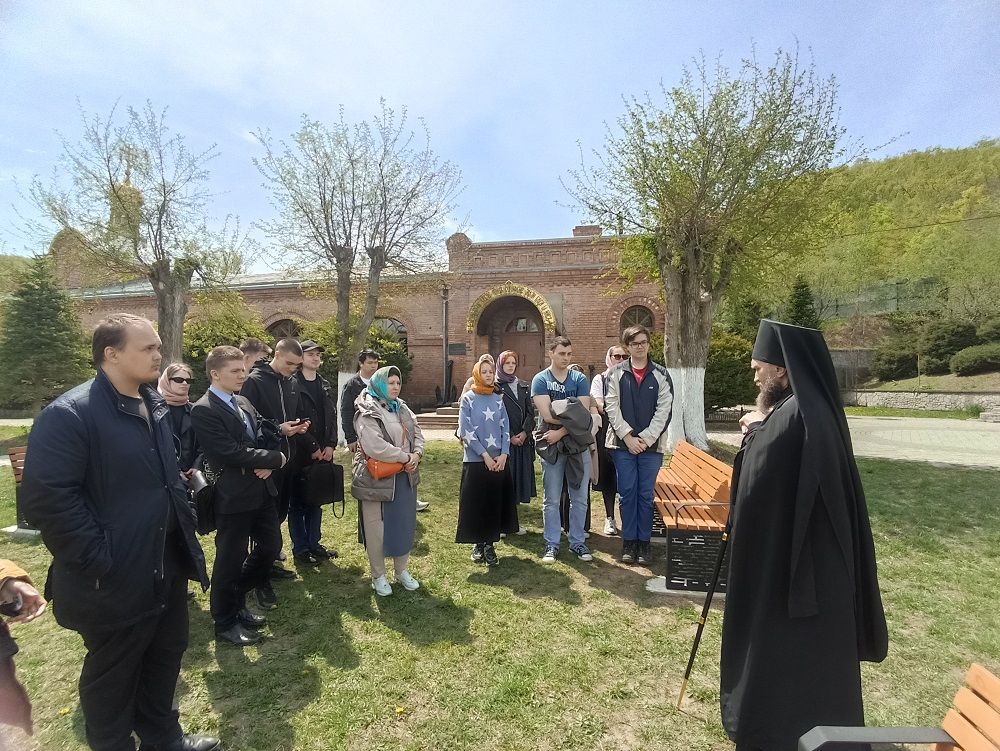 Студенты кафедры побывали с экскурсиями в Казанском храме и монастыре на Русском острове