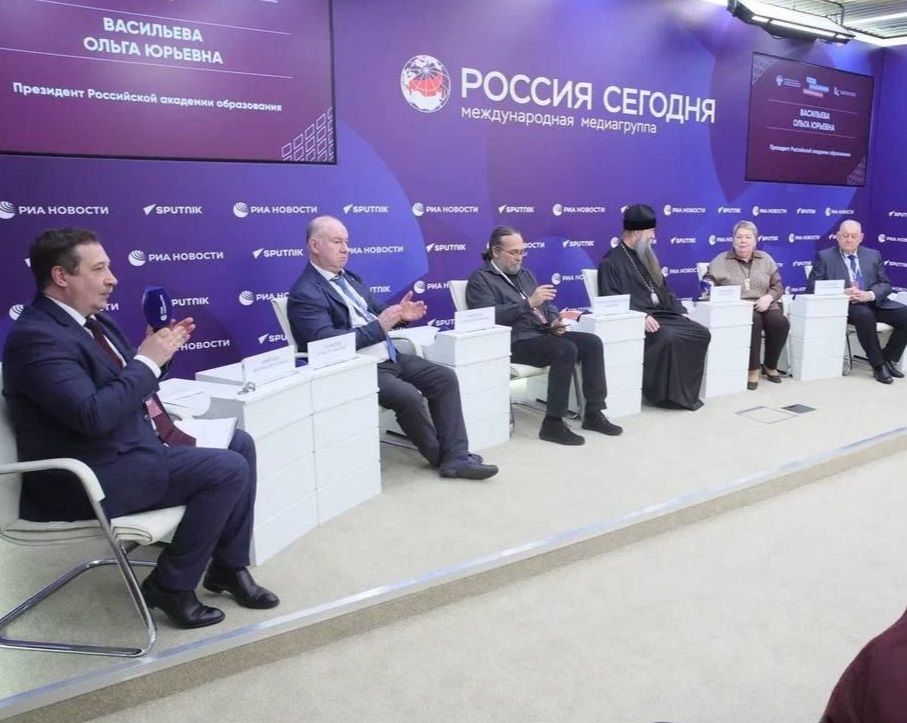 Заведующая кафедрой теологии Здор А. В. приняла участие в секции по теологии профессорского форума