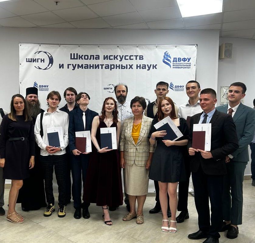 Выпускникам кафедры теологии вручили дипломы бакалавров и магистров