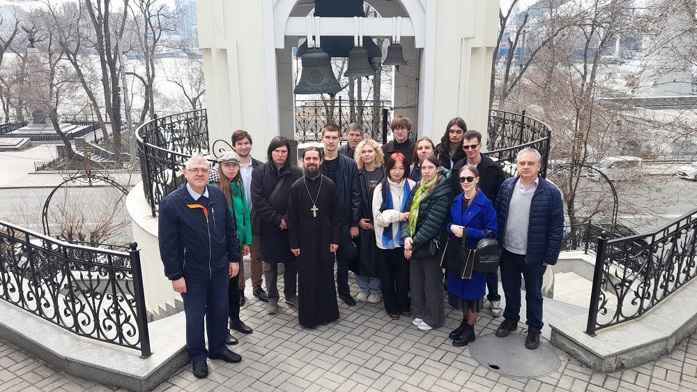 Студенты 1 курса кафедры теологии посетили Успенский храм в рамках ознакомительной практики