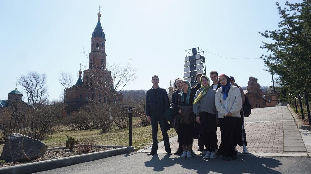 Студенты-теологи посетили мужской монастырь на о. Русский в рамках ознакомительной практики