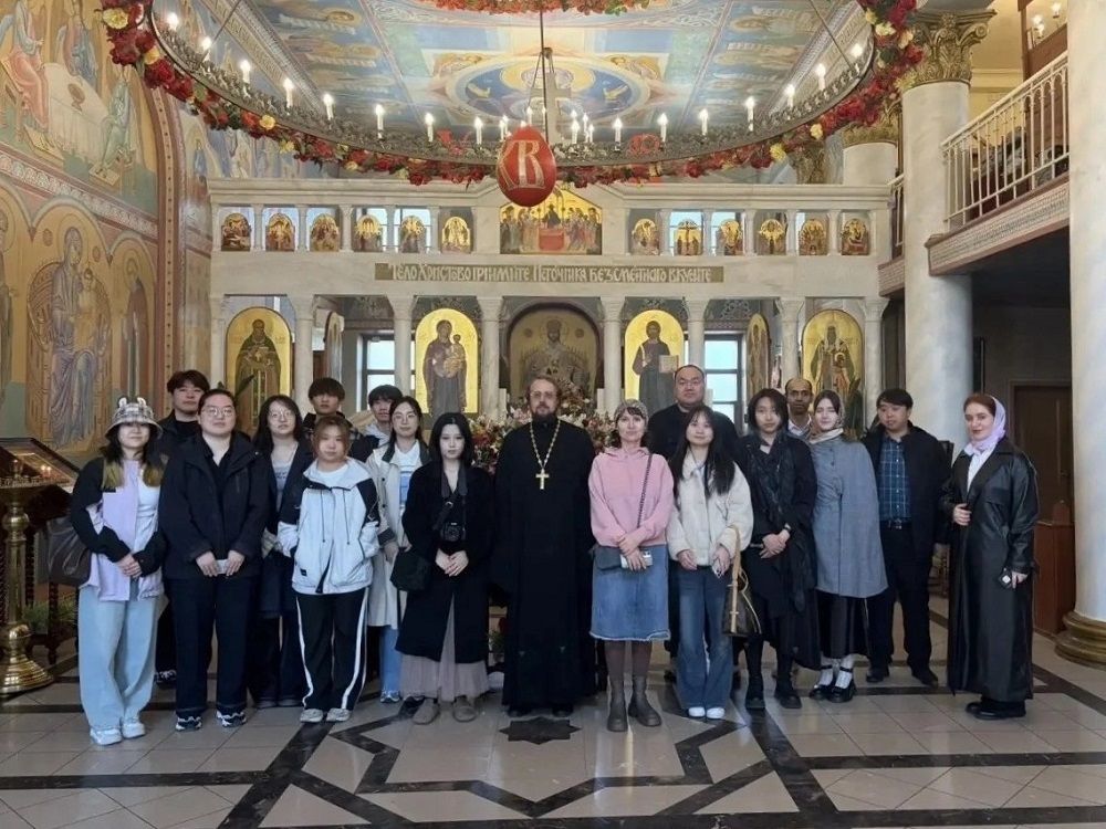 Экскурсия в православный храм для иностранных студентов