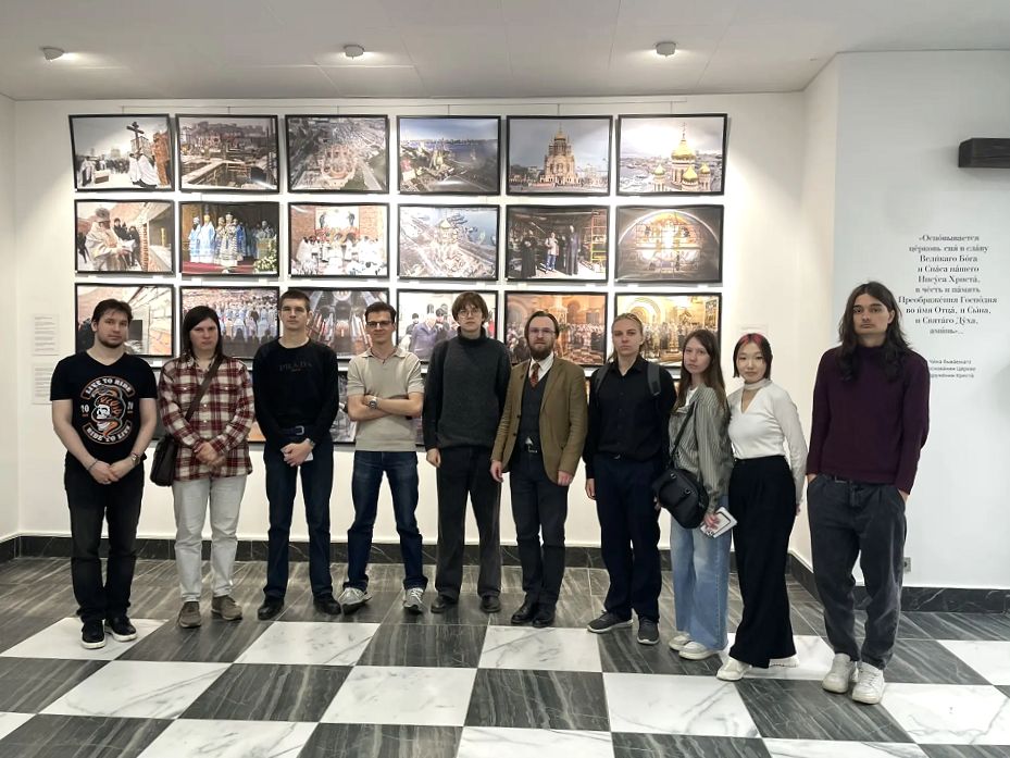 Музей Приморской митрополии принял теологов-первокурсников